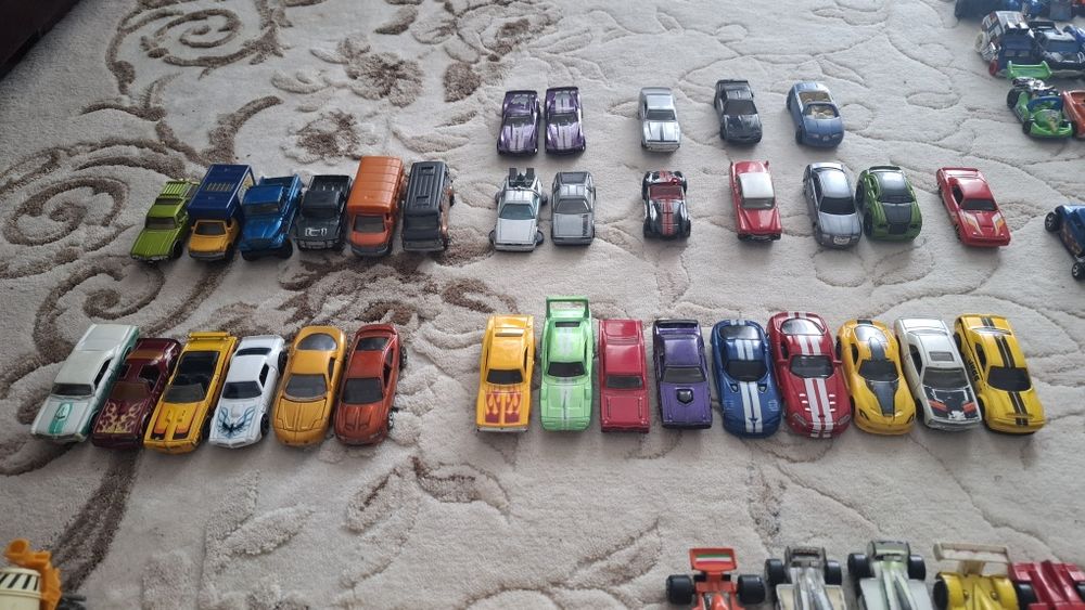 (10 LEI BUC) Colectie 265 mașinute - Hot Wheels, Matchbox, Burago, Majisto, etc

Alfa Romeo
AMC
Aston Martin
Audi
Bentley
BMW
Bugatti
Cadillac
Chrysle