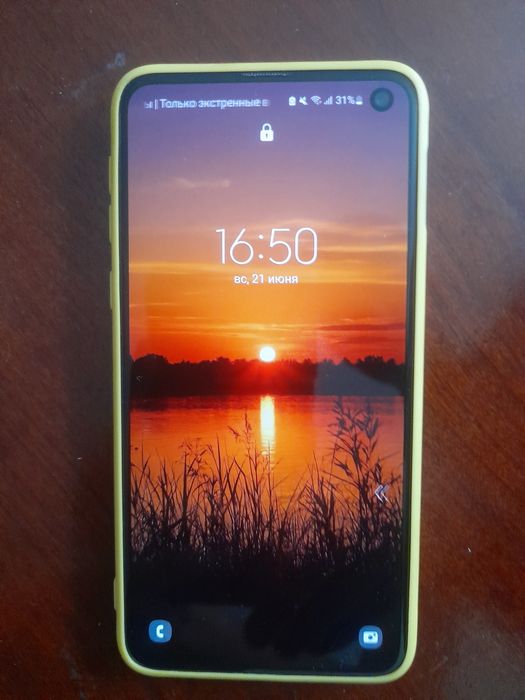 Samsung Galaxy S10e 6/128 телефон