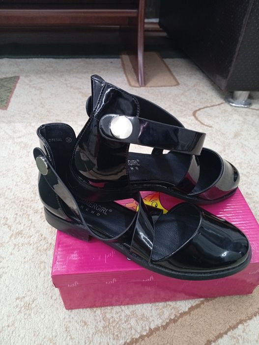 Продаются туфли Пекин фабрика лакированная кожа