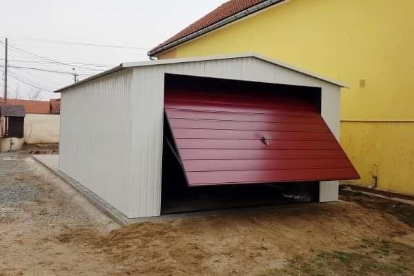 Construim garaje auto pe structura metalica si panouri sandwichi