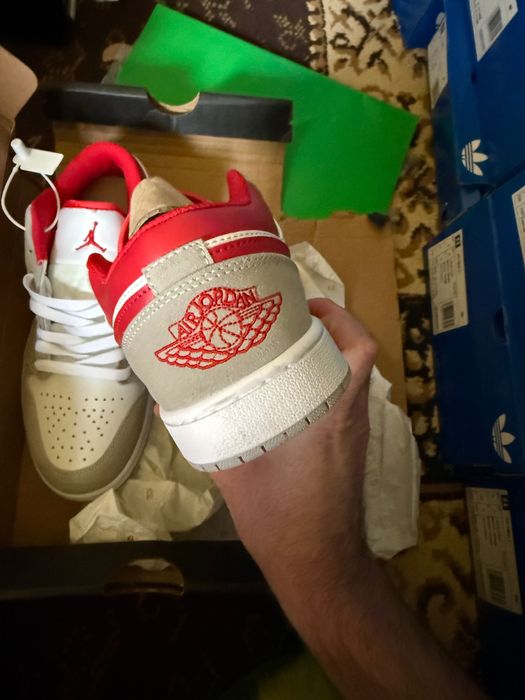 Jordan 1 Low Smoke Grey marimea 41 si 42