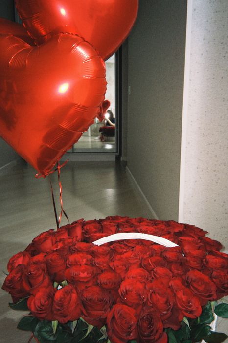 101 красная роза в корзине