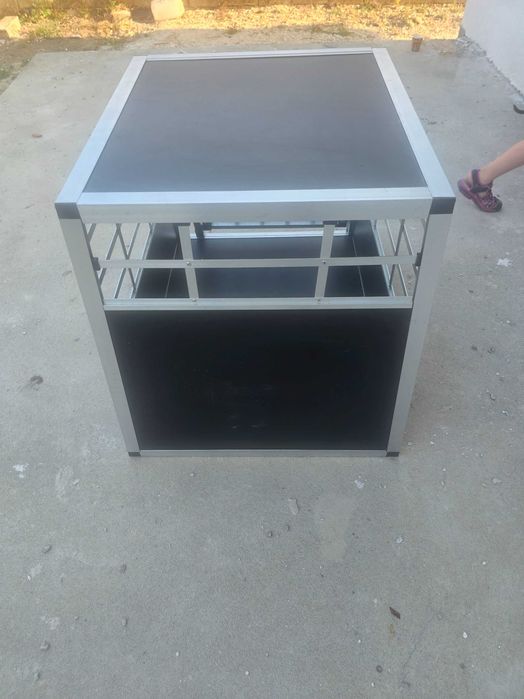 Клетка за транспорт на кучета