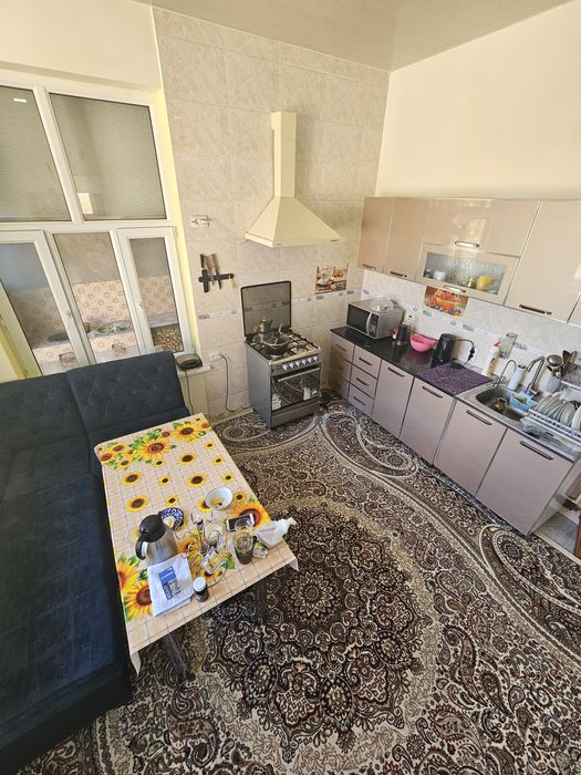 Қибрай тумани Узумзор маҳалласида 6 сотих 6 хона уй сотилади.