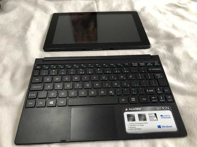 Dispozitiv 2 în 1 (tabletă + tastatură inclusă)