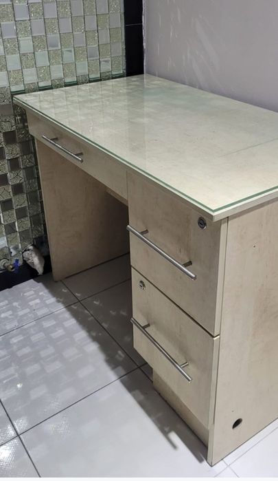 Продаю стол для Нейл стилиста