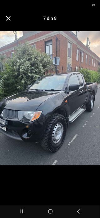 3 Mitsubishi L200 cu volan pe dreapta