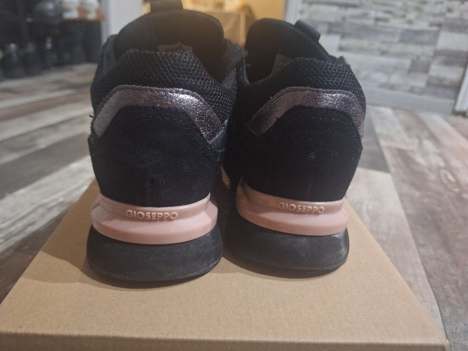 Продавам маратонки