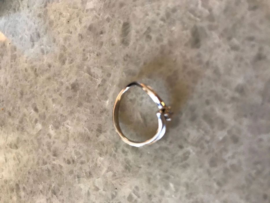 Продава златен пръстен с диамант