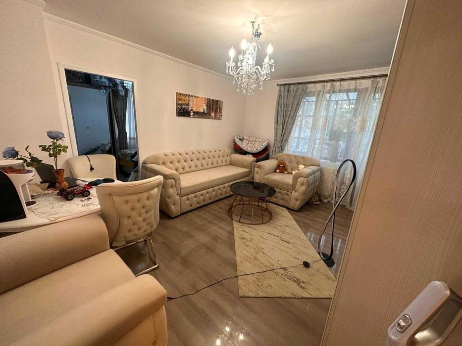 Vand apartament 2 camere ultracentral langa piata in Campina, jud. Prahova .
