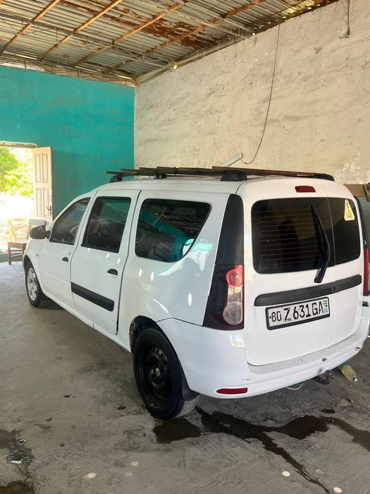 Lada largus reno matur