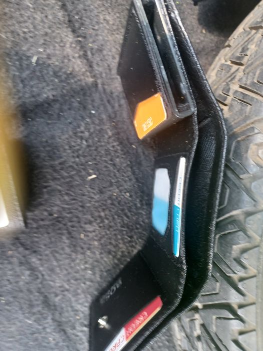 Продавам чисто нови портмонета