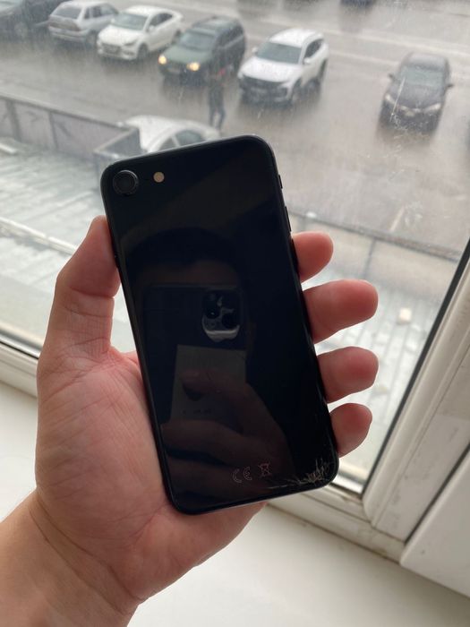 Продам iPhone SE