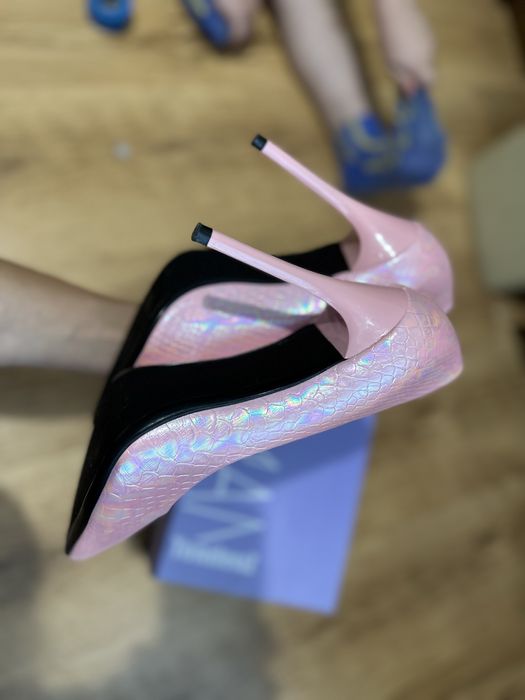 Дамски остри елегантни обувки с тънък ток в цвят розов хамелеон