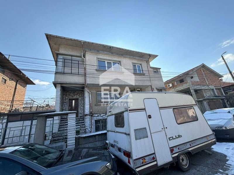 Само в Ера Имоти Хасково! Просторна самостоятелна къща в Димитровград