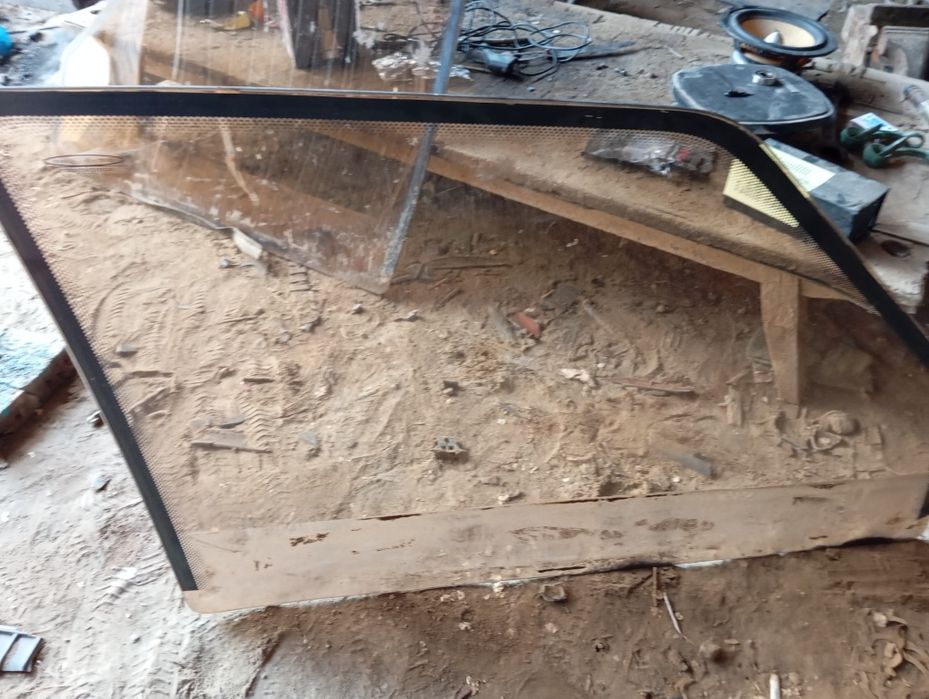 Стекло на машина