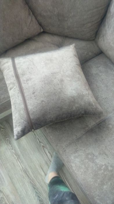 Продается угловой диван состояние нового