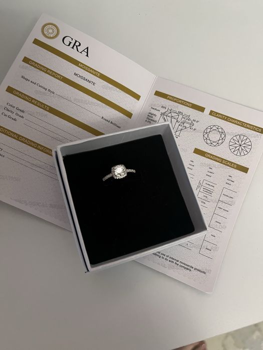 inel argint cu piatra moissanite
