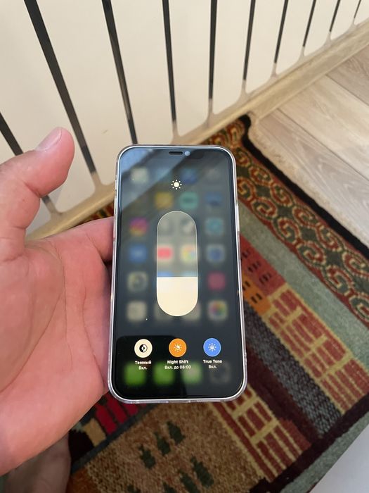 Айфон 12.       .