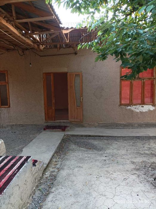 Uy sotiladi. Дом продается