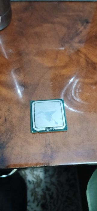 Intel pentium E5700 3,30ghz DDR2