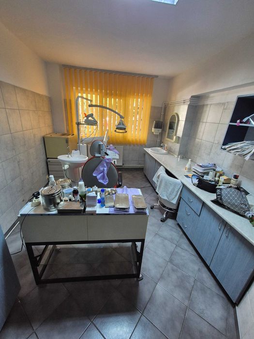 Vand aparatura medicala -stomatologie si scaun medic