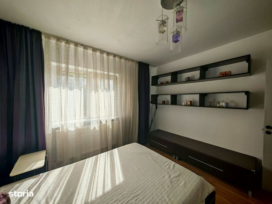 Decomandat, etaj 2/4, 3 camere, Lapus