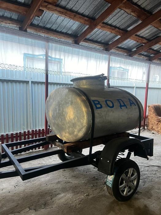 Прицеп с алюминиевой бочкой