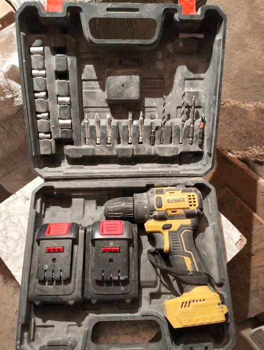 Шуруповерт марки DeWalt