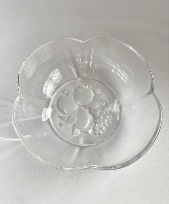 Салатник фрукты на дне