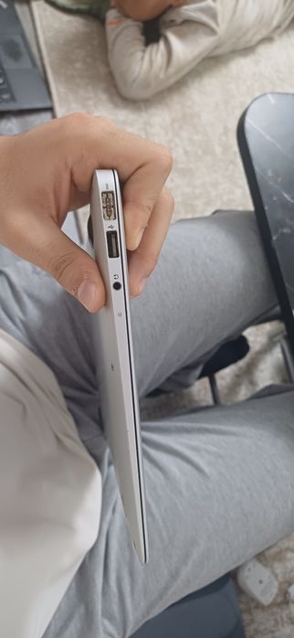 Macbook air 11 late 2010