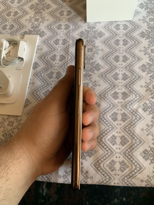 Iphone xs max gold
