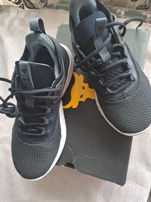 Under Armour noi, mărimea 40