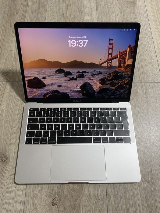 Vând MacBook Pro 2017