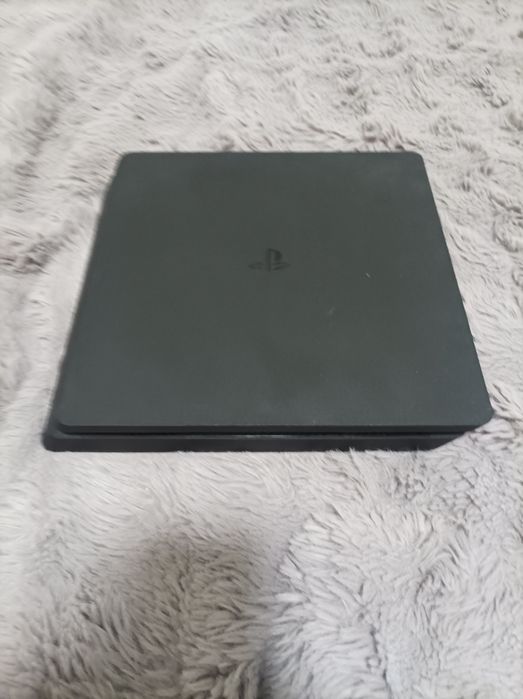 Ps4 1Tb ползван е само 2месеца и има още гаранция от 10месеца