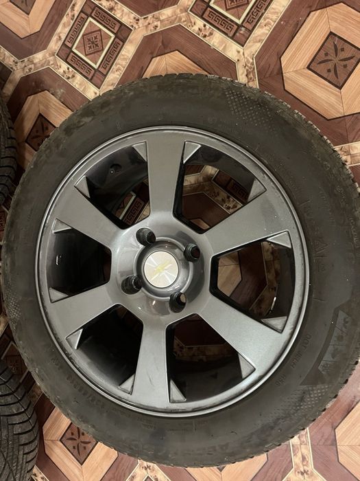 Продаётся демисезонные шины с диском от автомобиля