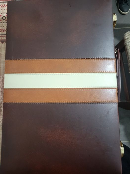 Лукзона табла тип куфар