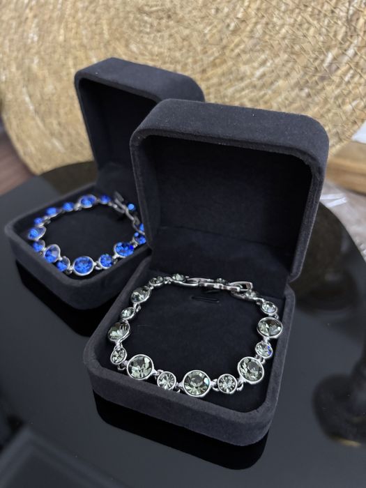 Браслет с камнями “Swarovski”.