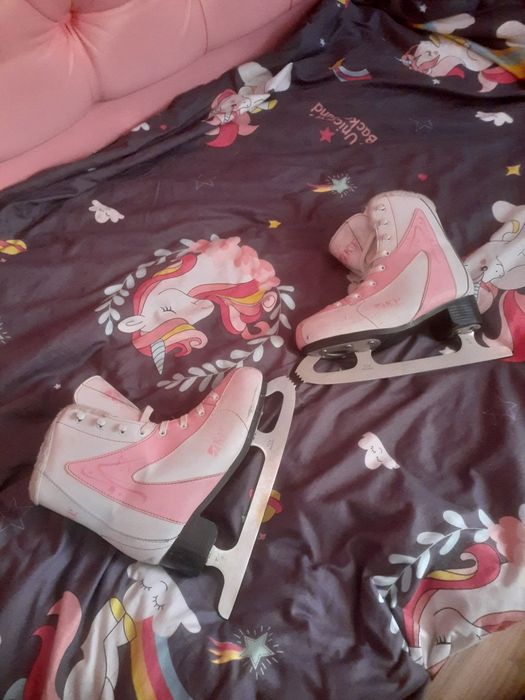 Коньки для девочьки 37 го размера