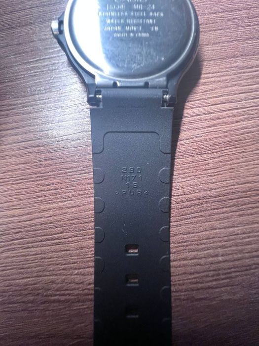 Часы Casio MQ-24 немного б/у