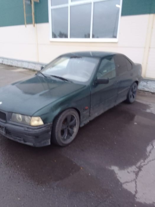 Продам машину 318