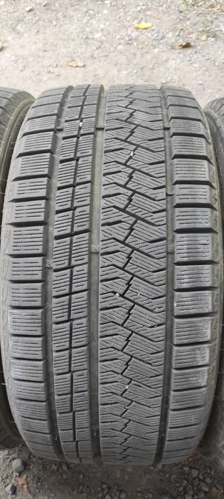 Комплект шин 245/40/18 triangle