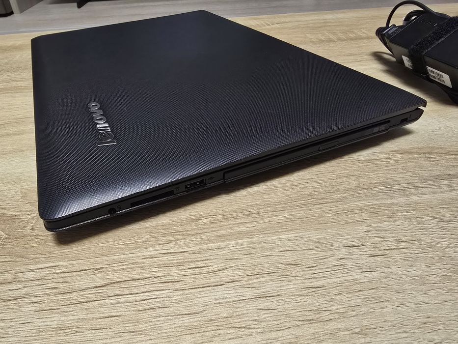 Laptop Lenovo 2.58 Ghz, 8Gb Ram, 1TB Stocare, Windows 10 cu licenta