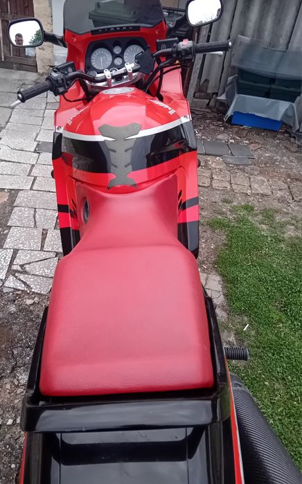 Vînd CBR 1000 F..