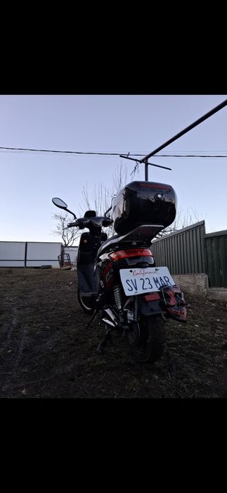 Vând scuter RKS R8