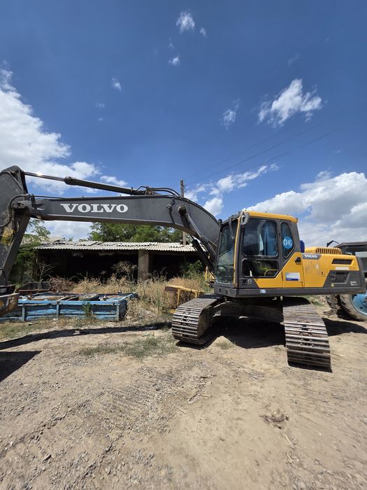 Продается гусеничный экскаватор Volvo 220D