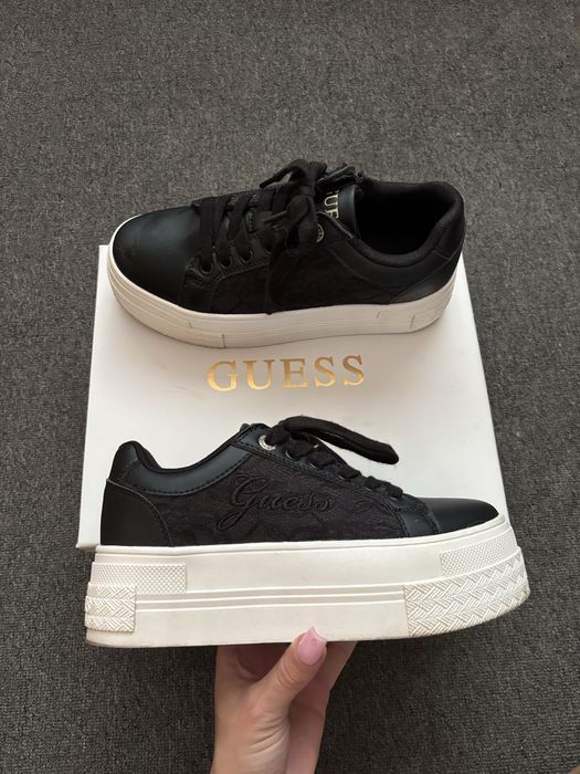 Черни обувки Guess
