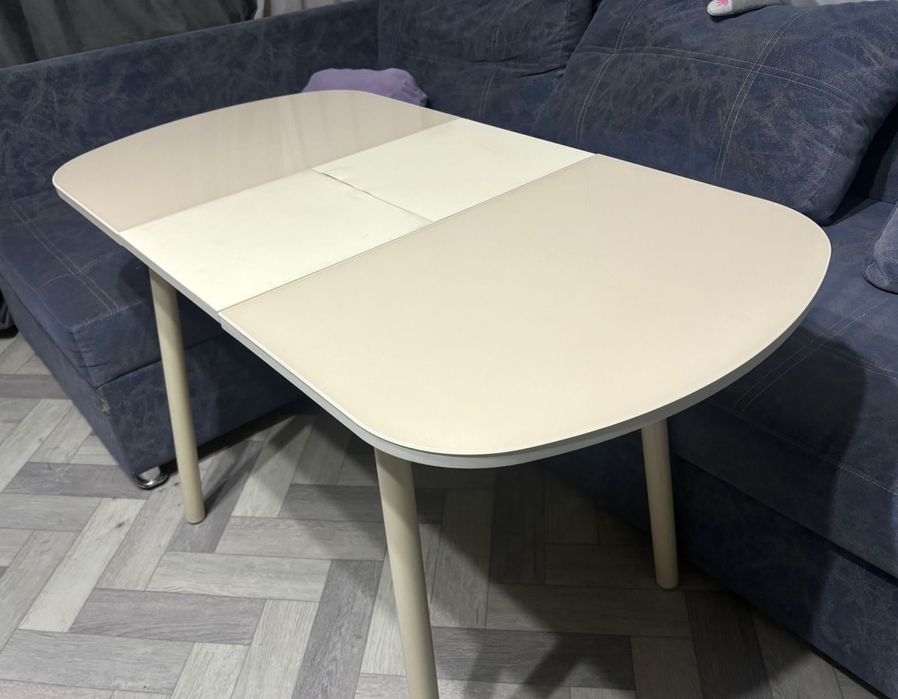 Срочно Продам стол кухонный.