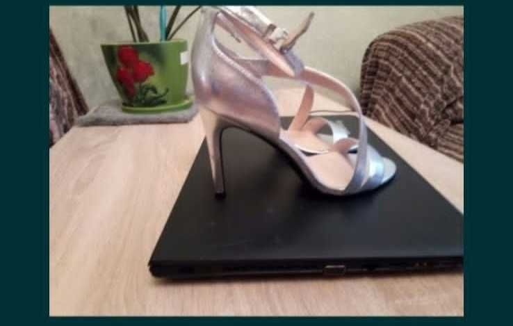 Босоножки женские