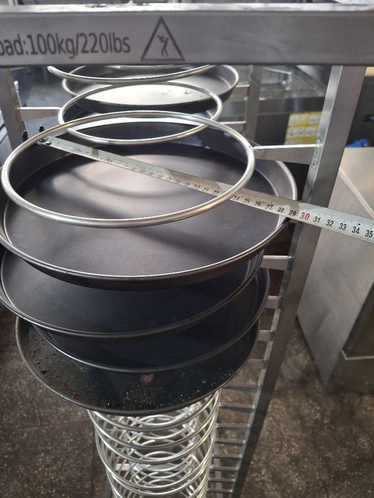 Количка за чинии/ тави за пица